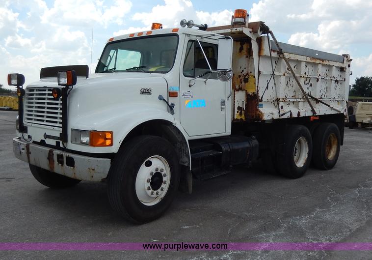image for item H9730 1999 International 4900 dump truck