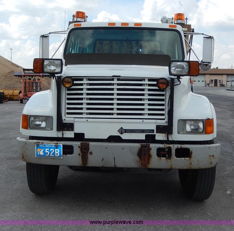 image for item H9730 1999 International 4900 dump truck