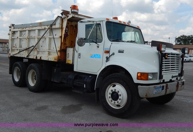 image for item H9730 1999 International 4900 dump truck