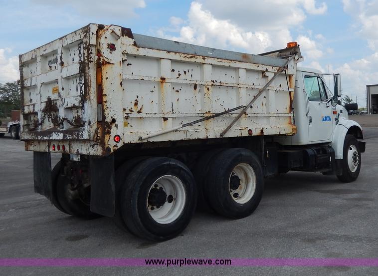 image for item H9730 1999 International 4900 dump truck