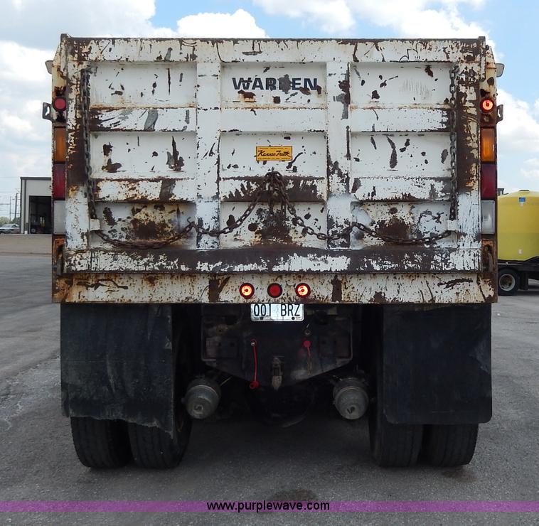 image for item H9730 1999 International 4900 dump truck