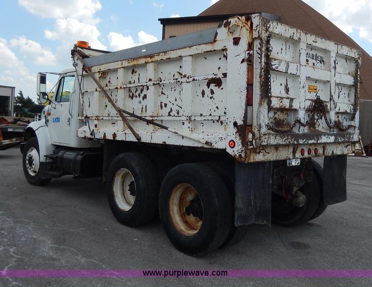 image for item H9730 1999 International 4900 dump truck