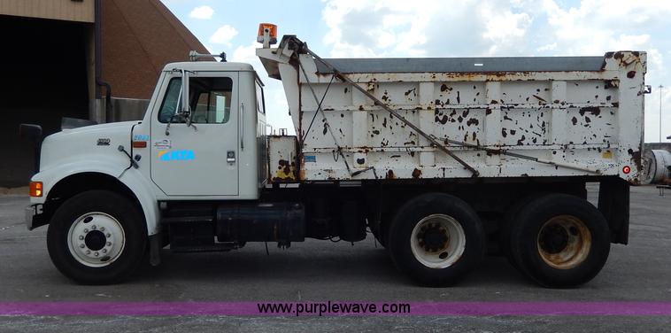 image for item H9730 1999 International 4900 dump truck