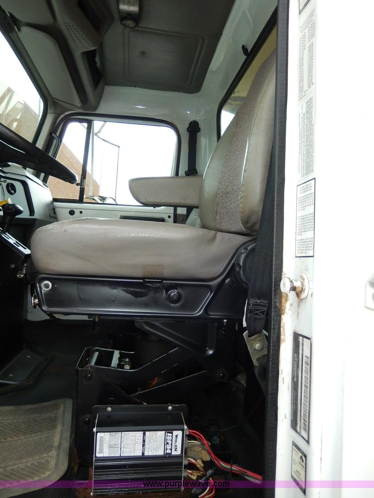 image for item H9730 1999 International 4900 dump truck