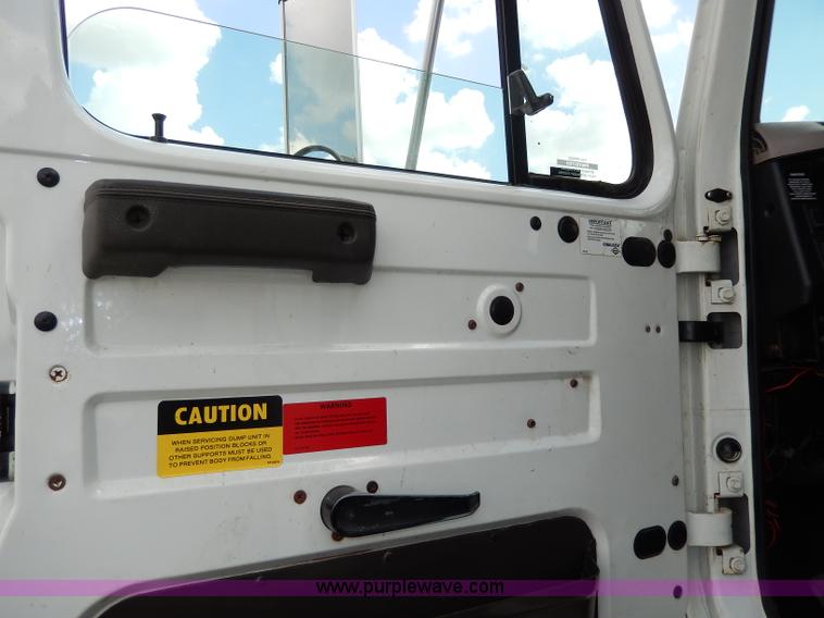 image for item H9730 1999 International 4900 dump truck