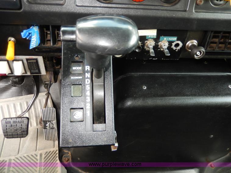 image for item H9730 1999 International 4900 dump truck