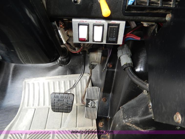 image for item H9730 1999 International 4900 dump truck