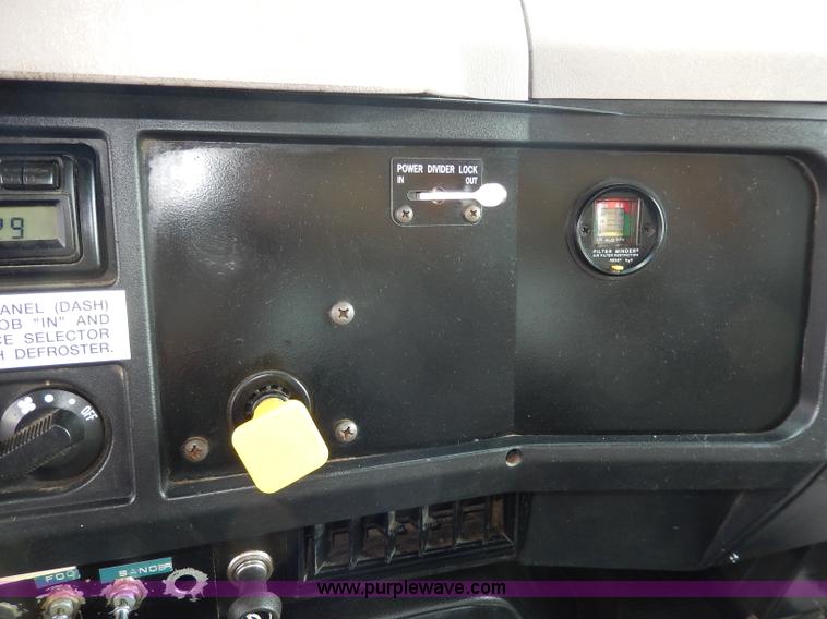 image for item H9730 1999 International 4900 dump truck