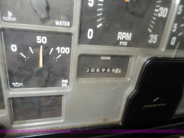 image for item H9730 1999 International 4900 dump truck