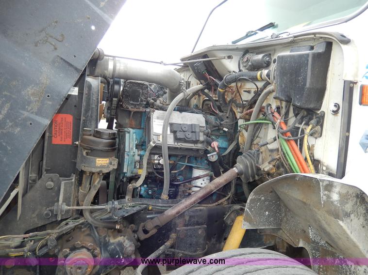 image for item H9730 1999 International 4900 dump truck