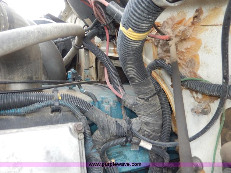 image for item H9730 1999 International 4900 dump truck