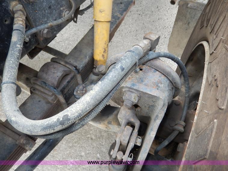 image for item H9730 1999 International 4900 dump truck