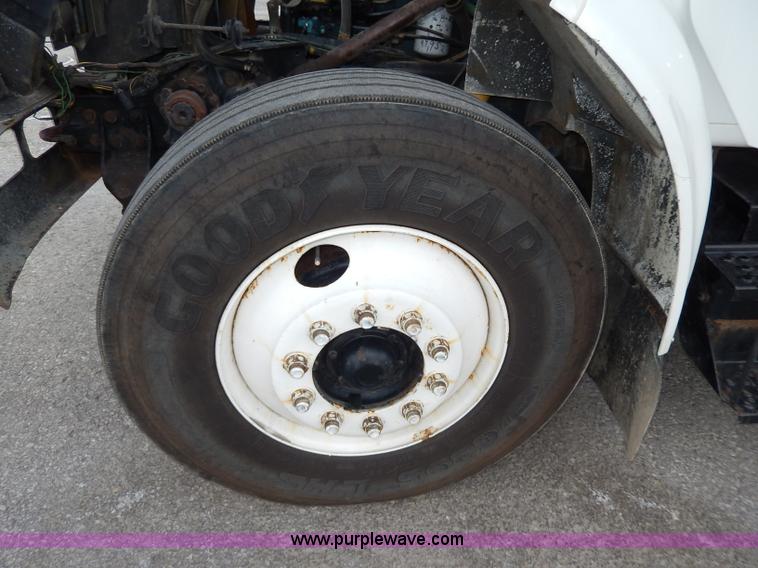 image for item H9730 1999 International 4900 dump truck