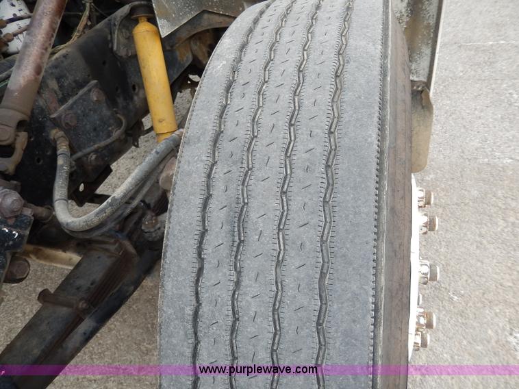 image for item H9730 1999 International 4900 dump truck