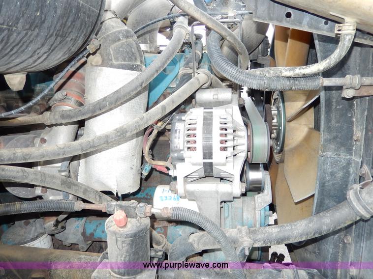 image for item H9730 1999 International 4900 dump truck