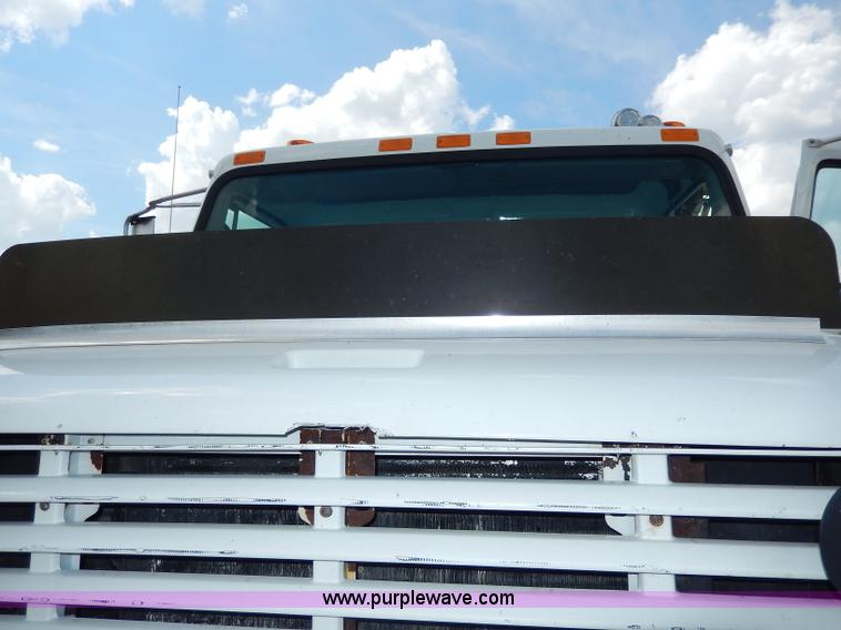 image for item H9730 1999 International 4900 dump truck