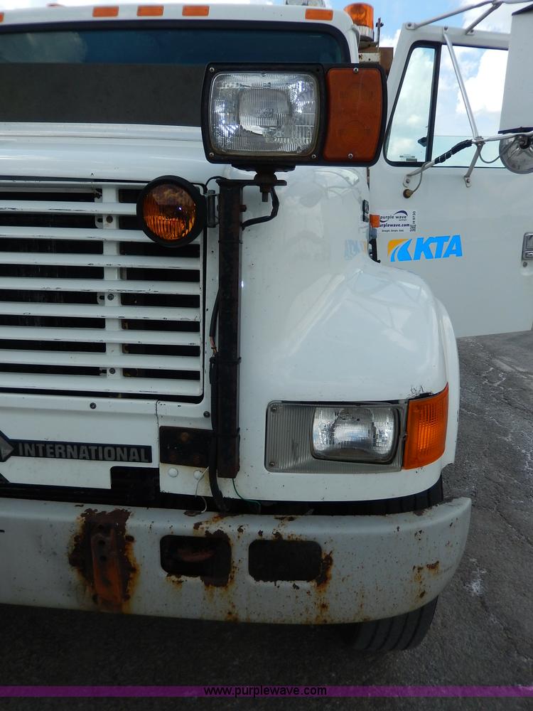 image for item H9730 1999 International 4900 dump truck