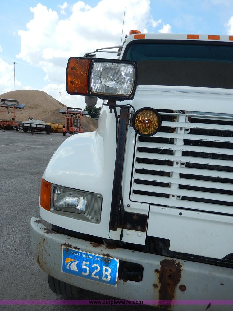 image for item H9730 1999 International 4900 dump truck