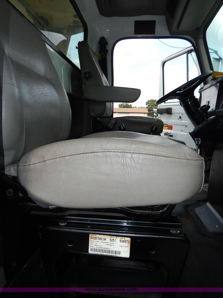 image for item H9730 1999 International 4900 dump truck