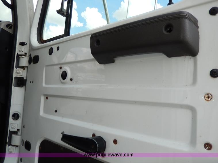 image for item H9730 1999 International 4900 dump truck