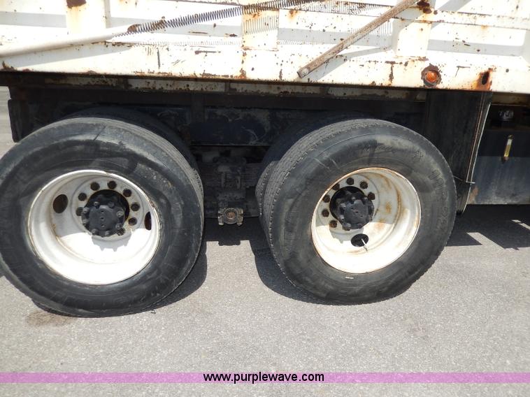 image for item H9730 1999 International 4900 dump truck