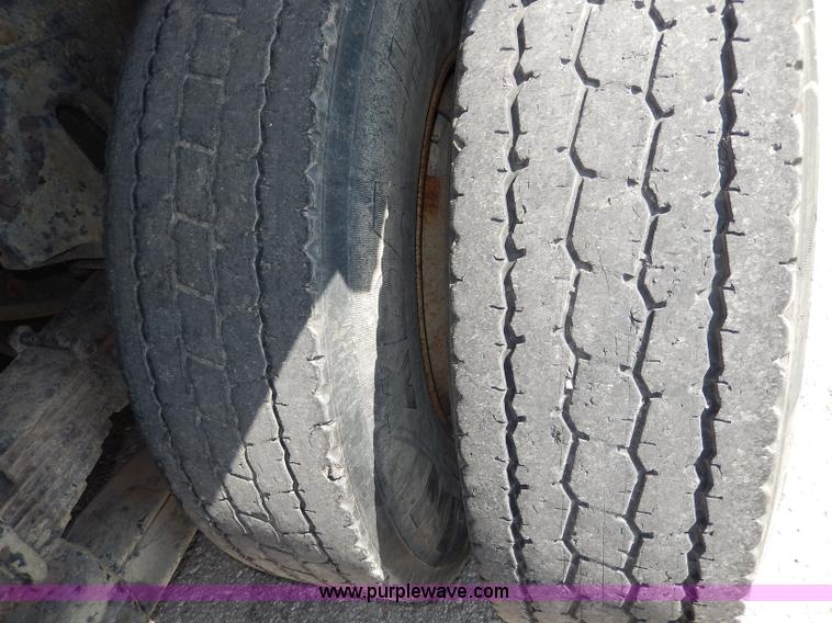 image for item H9730 1999 International 4900 dump truck