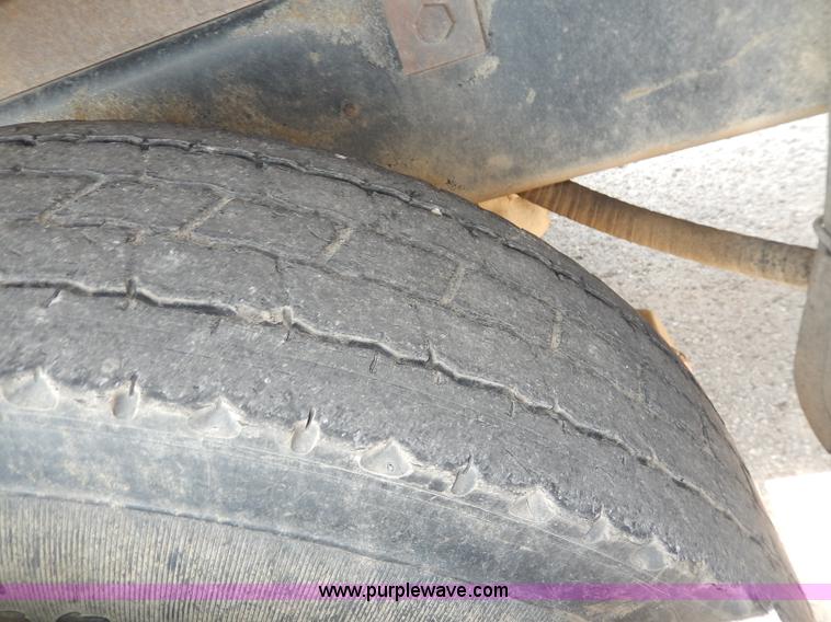 image for item H9730 1999 International 4900 dump truck