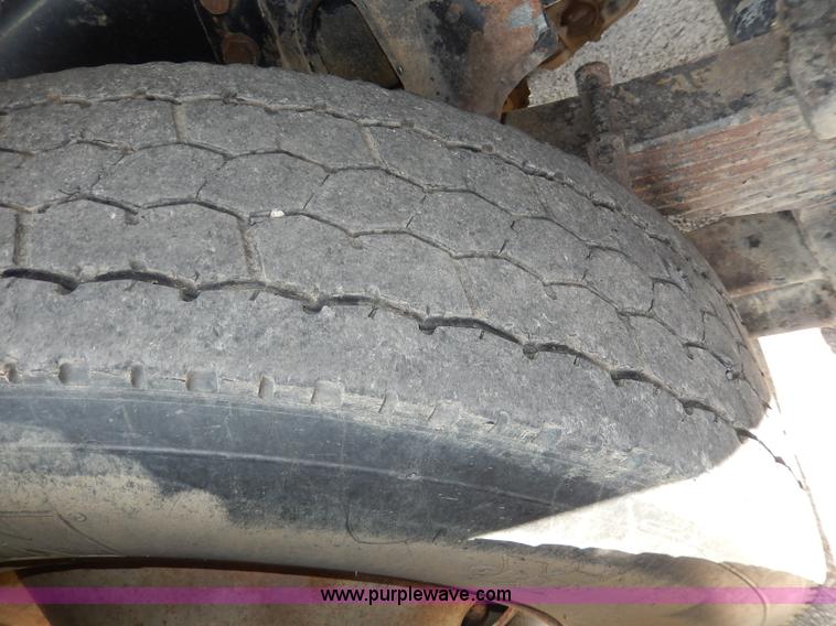 image for item H9730 1999 International 4900 dump truck