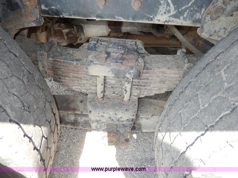 image for item H9730 1999 International 4900 dump truck