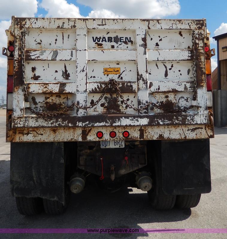 image for item H9730 1999 International 4900 dump truck