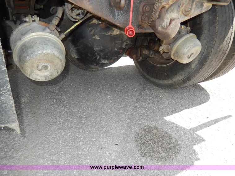 image for item H9730 1999 International 4900 dump truck