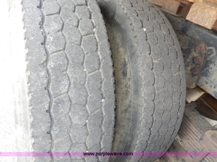 image for item H9730 1999 International 4900 dump truck