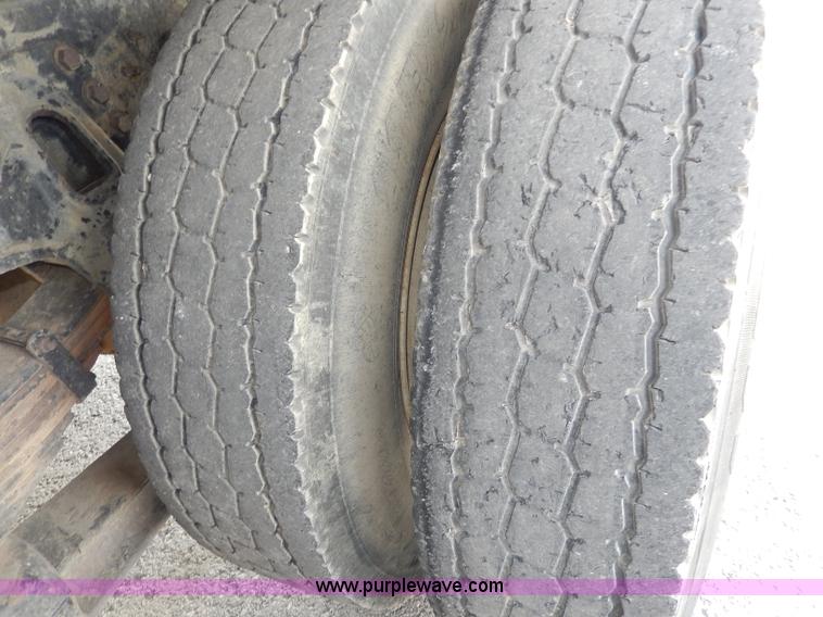 image for item H9730 1999 International 4900 dump truck