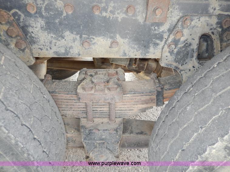 image for item H9730 1999 International 4900 dump truck