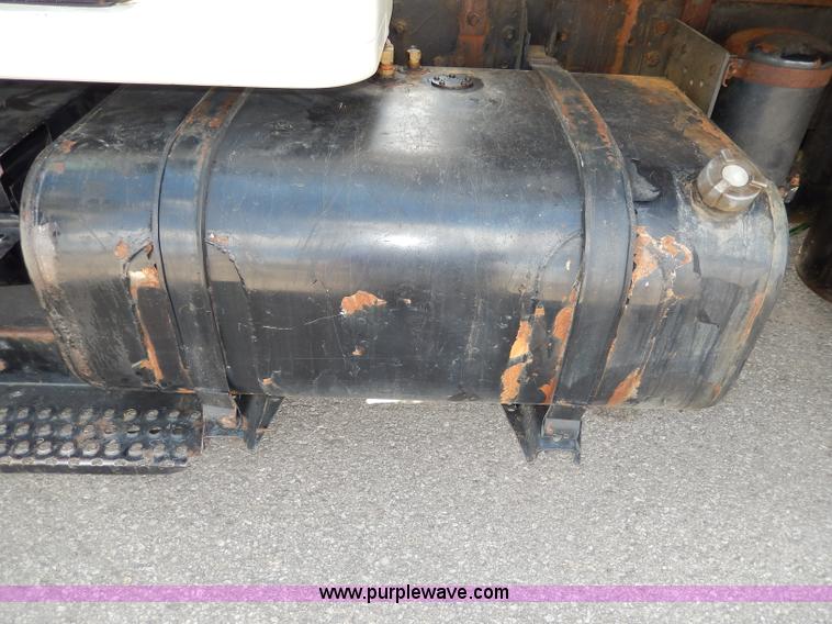 image for item H9730 1999 International 4900 dump truck