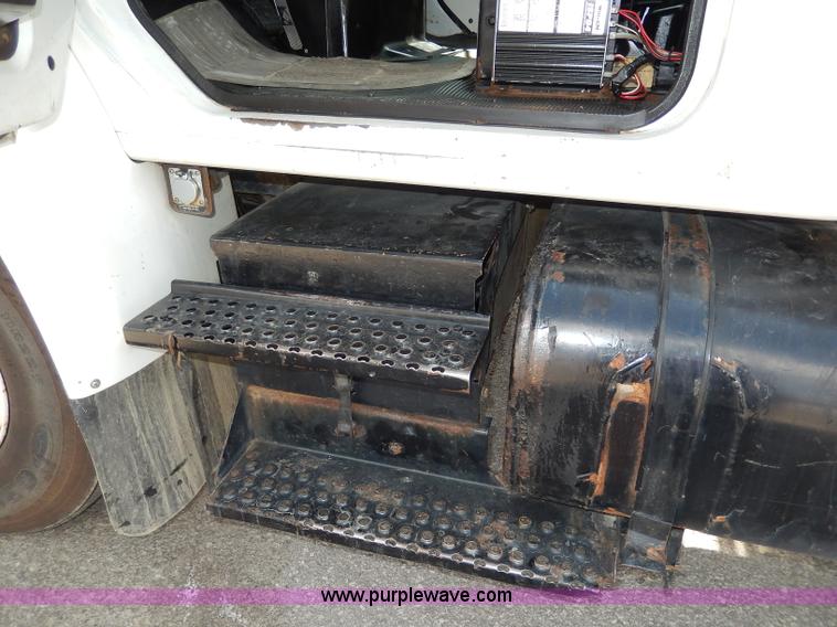 image for item H9730 1999 International 4900 dump truck