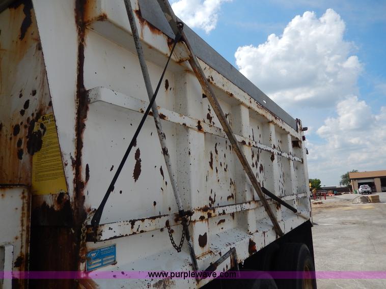 image for item H9730 1999 International 4900 dump truck