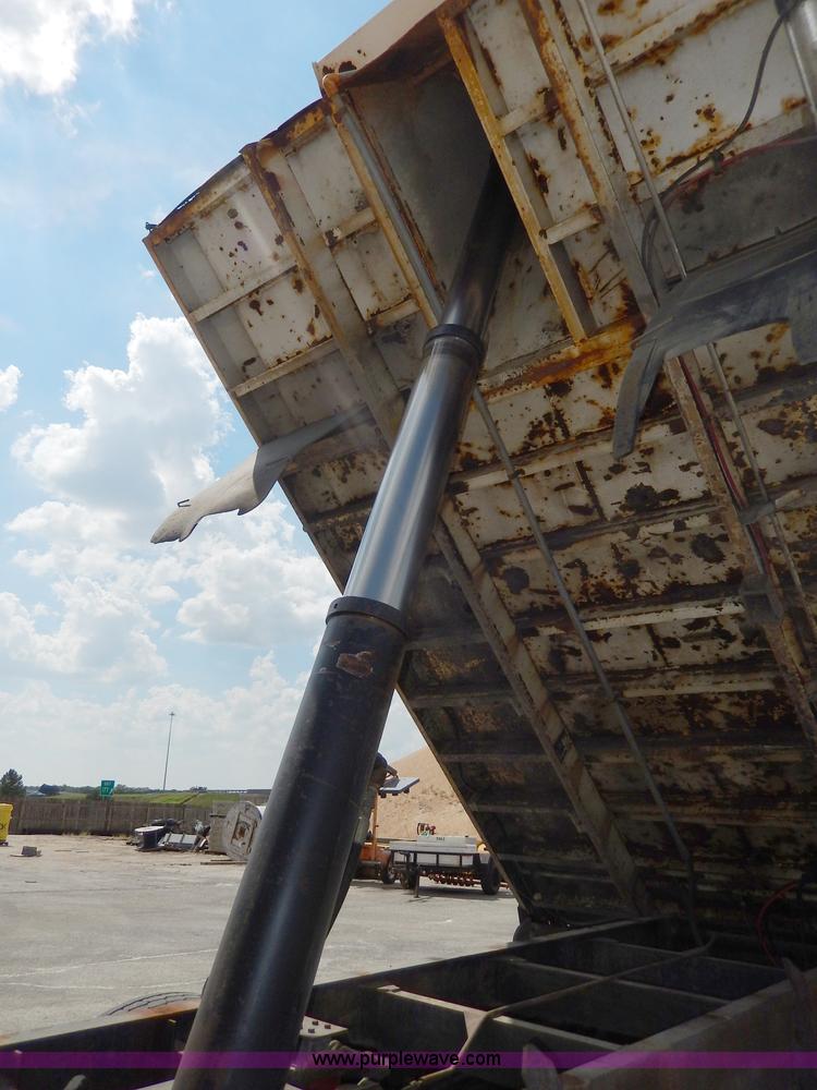 image for item H9730 1999 International 4900 dump truck