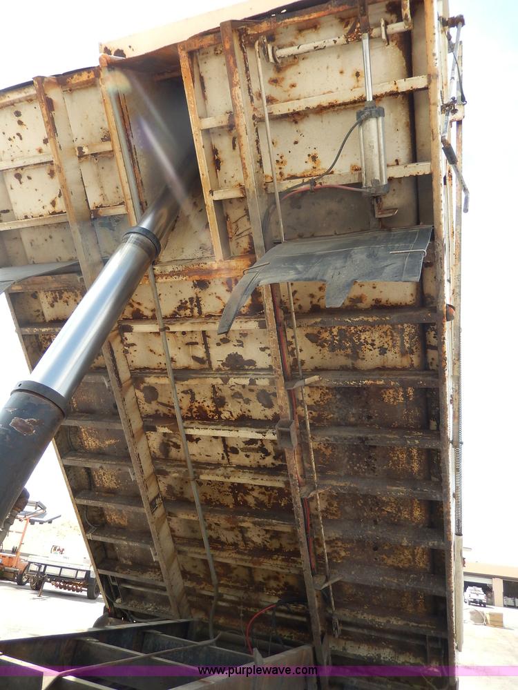 image for item H9730 1999 International 4900 dump truck