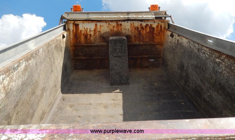 image for item H9730 1999 International 4900 dump truck