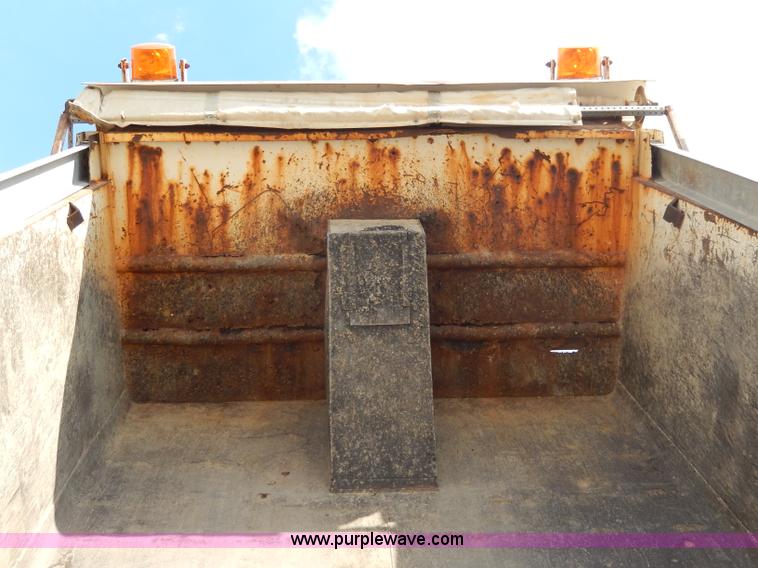 image for item H9730 1999 International 4900 dump truck