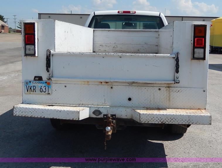 image for item H9731 2004 Chevrolet Silverado 2500HD utility truck