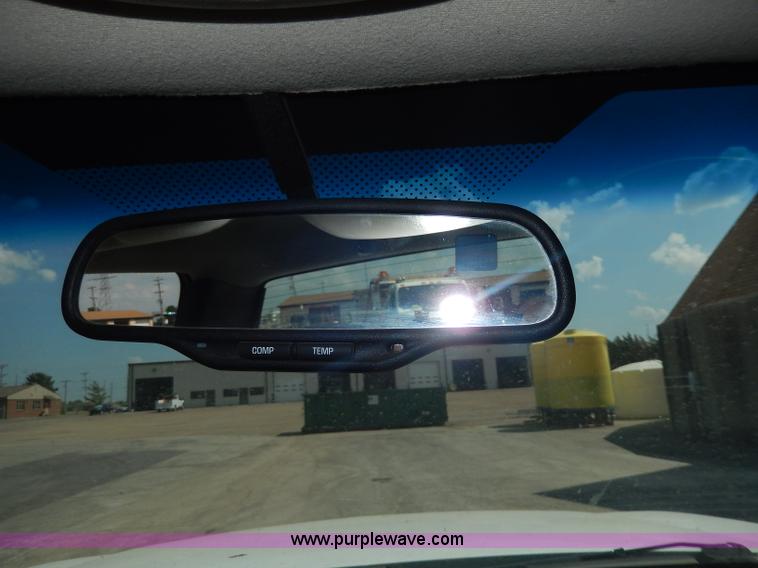 image for item H9731 2004 Chevrolet Silverado 2500HD utility truck