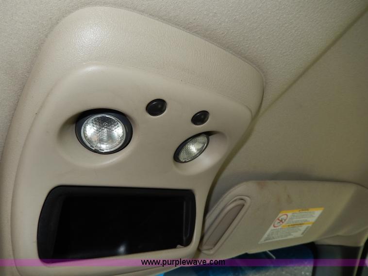 image for item H9731 2004 Chevrolet Silverado 2500HD utility truck