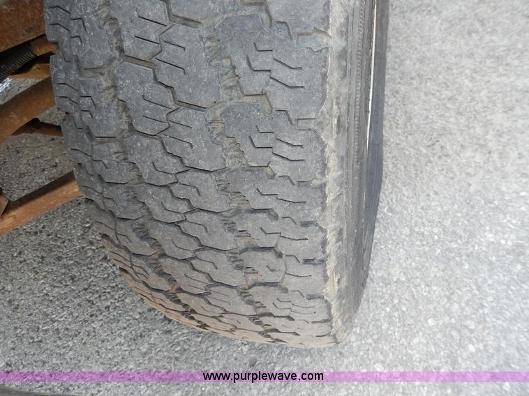 image for item H9731 2004 Chevrolet Silverado 2500HD utility truck