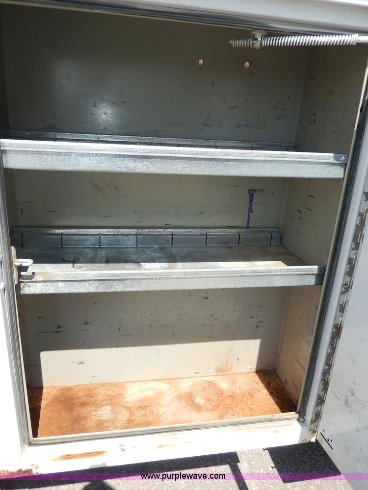 image for item H9731 2004 Chevrolet Silverado 2500HD utility truck