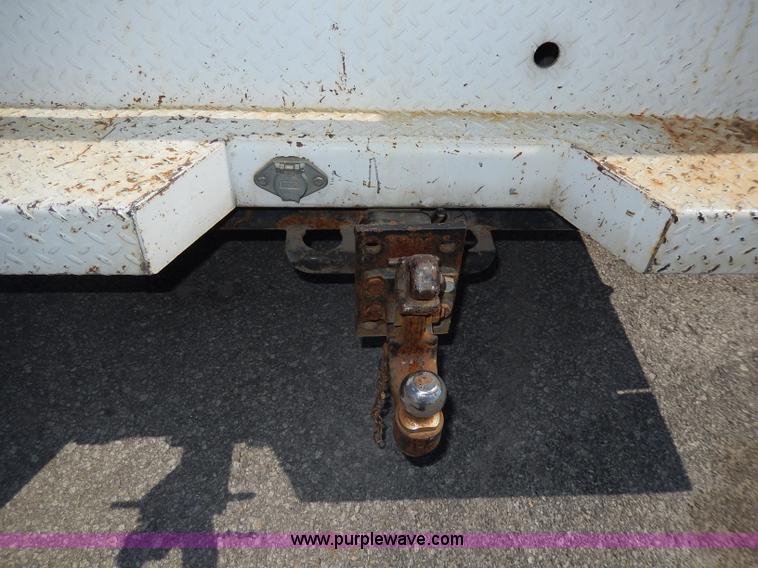 image for item H9731 2004 Chevrolet Silverado 2500HD utility truck