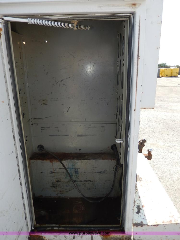 image for item H9731 2004 Chevrolet Silverado 2500HD utility truck