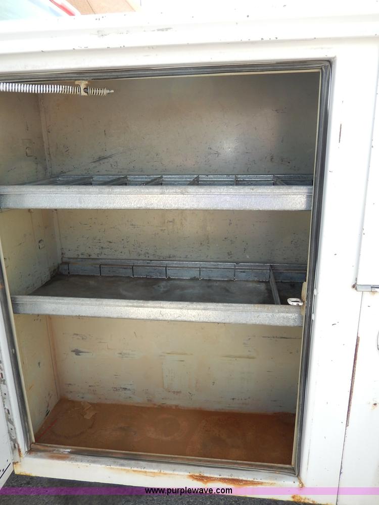 image for item H9731 2004 Chevrolet Silverado 2500HD utility truck