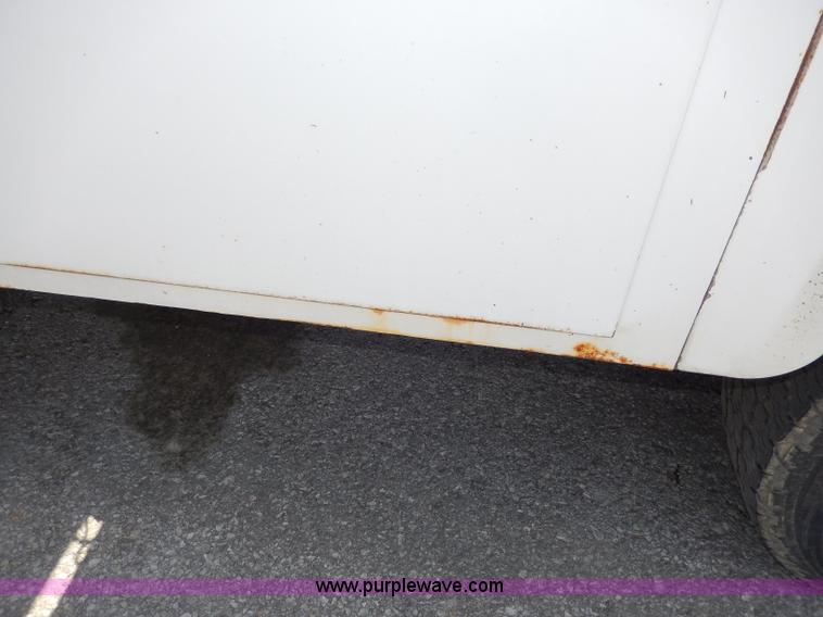 image for item H9731 2004 Chevrolet Silverado 2500HD utility truck